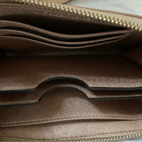 Michael Kors rose gold metallic wallet - Picture 4 of 5